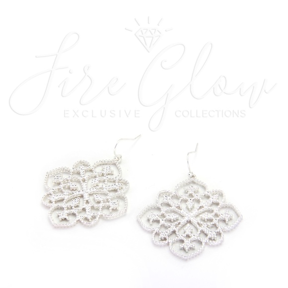 Silver Tone Moroccan Boho Style Filigree Earrings - Picture 4 of 6